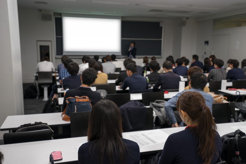 大学での卒論発表会