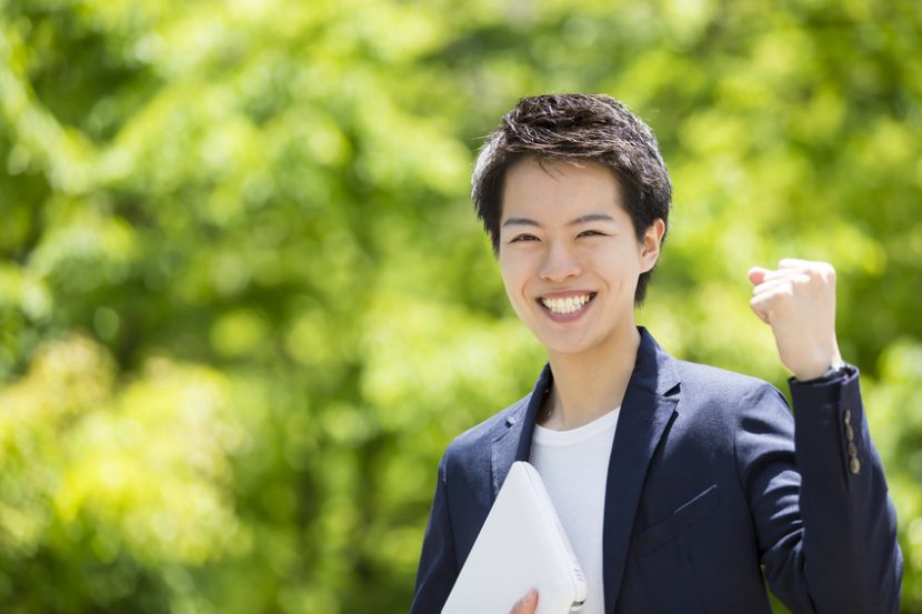 大学入学したてのフレッシュな大学生